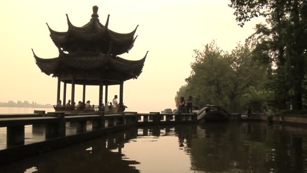 Cuelgue Zhou Xi Hu lago de China — Vídeo de stock